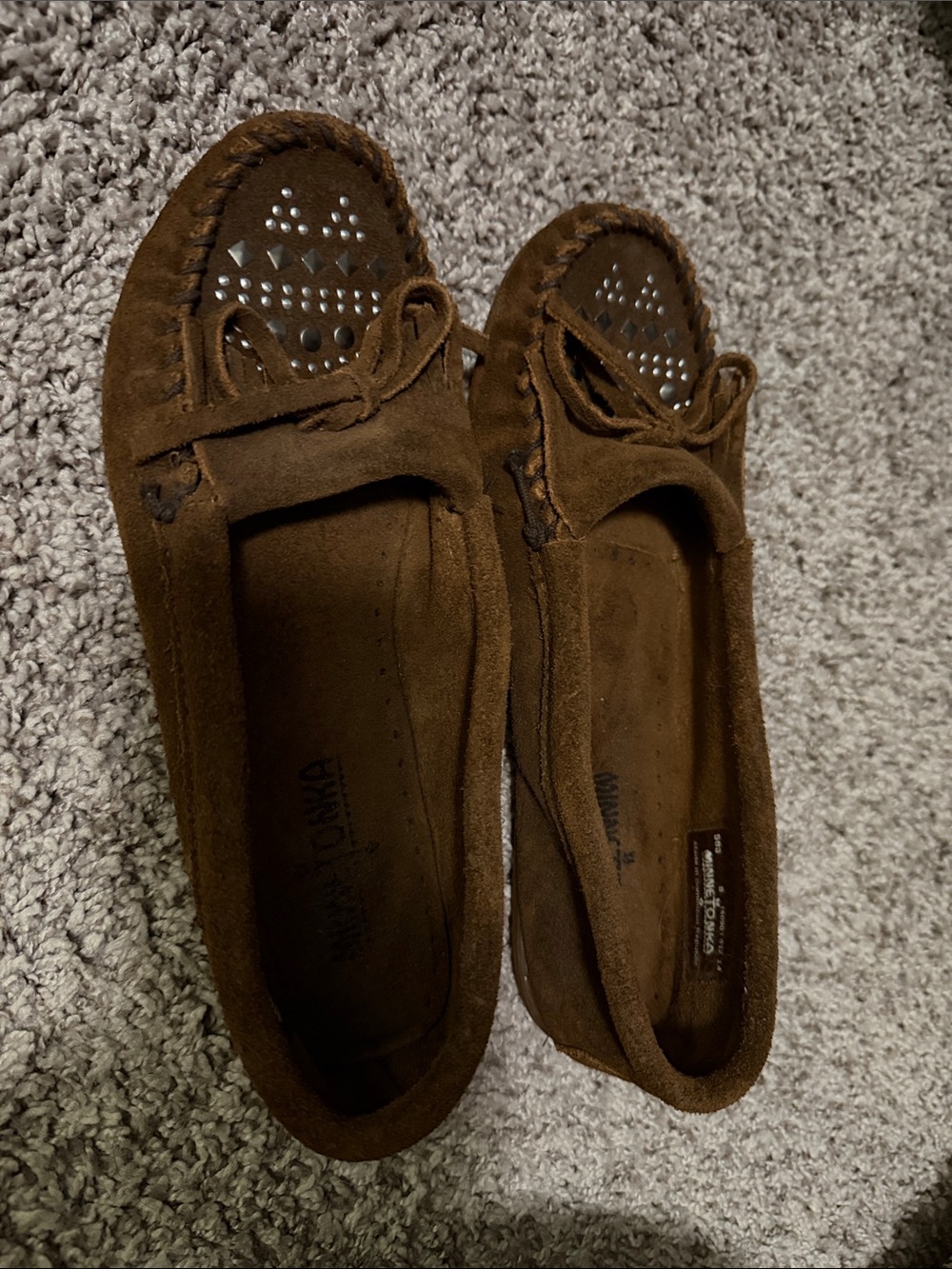 Minnetonka Brown Suede Studded Moccasins Size 8